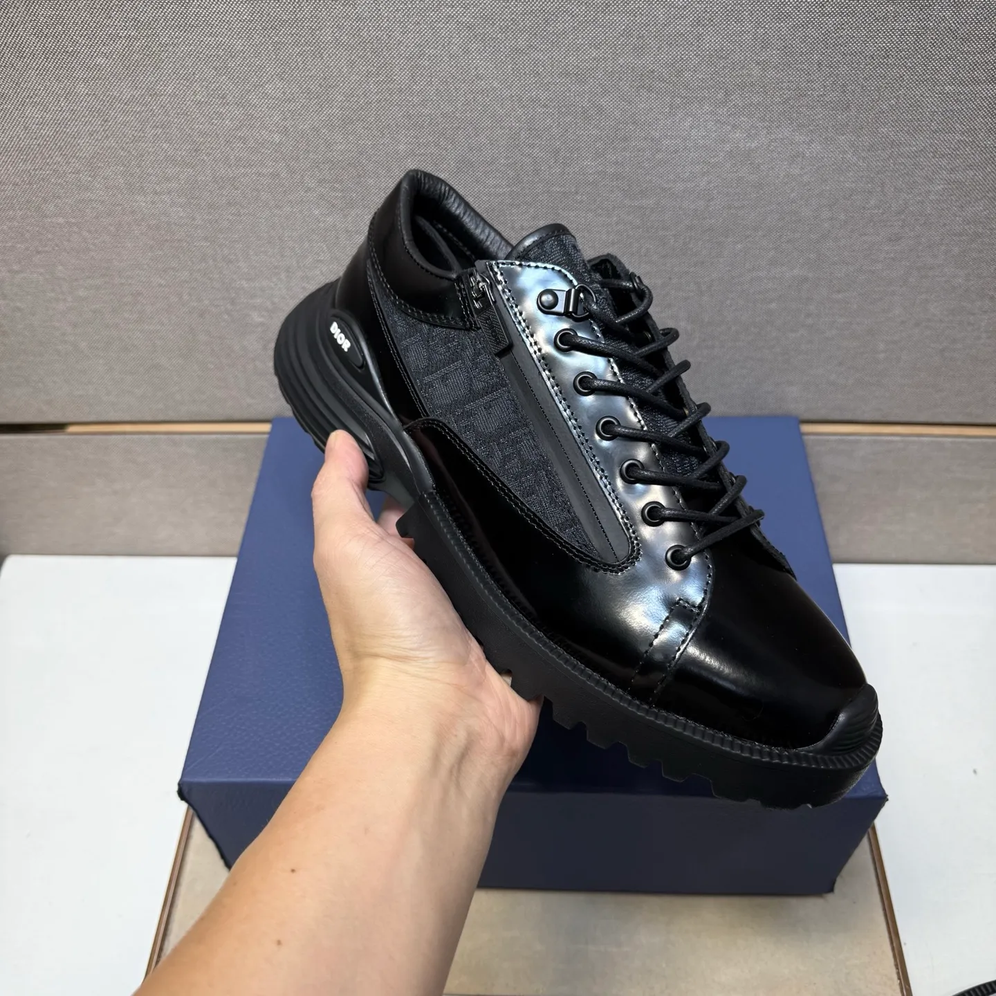 ⬛️Men's shoes 💰p560 [Dior~] Men's casual shoes 2025z cabinet sales simultaneously 🔶Size: 39-44 #️⃣ 🔷2 colors🔜The upper is made of multi-material splicing➕Genuine leather lining, comfortable and breathable, sole: original comfortable and wear-resistant outsole, ⚠️Real shot📱Photographed🎬The real thing is better📢📢📢